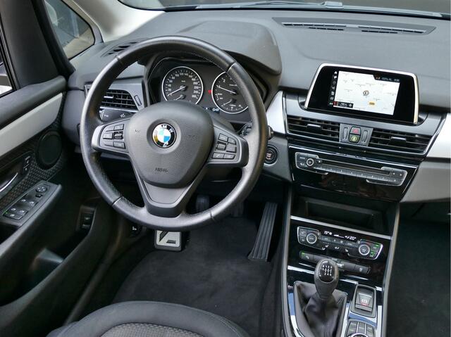 BMW 2-SERIE Active Tourer 218i Executive | navigatie | stoelverwarming | winterwielen | trekhaak