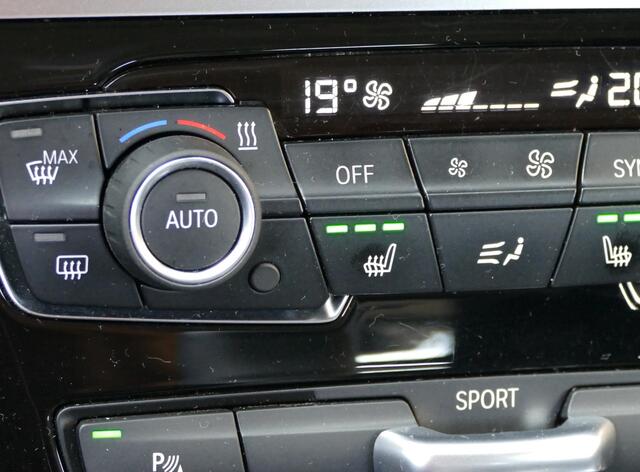 BMW 2-SERIE Active Tourer 218i Executive | navigatie | stoelverwarming | winterwielen | trekhaak