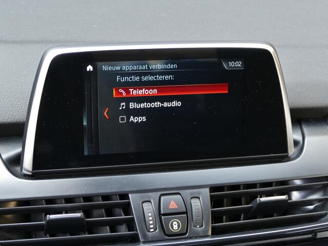 BMW 2-SERIE Active Tourer 218i Executive | navigatie | stoelverwarming | winterwielen | trekhaak