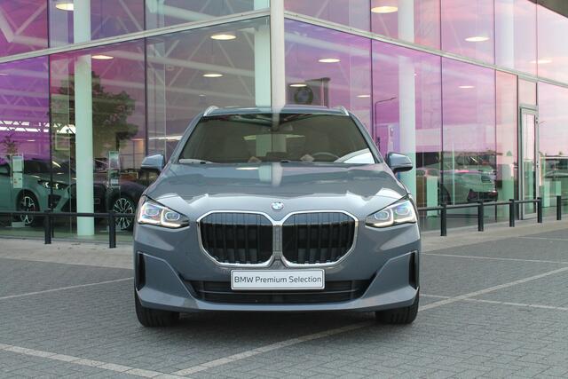 BMW 2-SERIE Active Tourer 223i Automaat / Panoramadak / Trekhaak / Achteruitrijcamera / Sportstoelen / Comfort Access / Stoelverwarming / Adaptieve LED / PDC