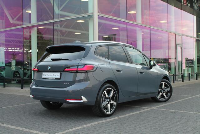 BMW 2-SERIE Active Tourer 223i Automaat / Panoramadak / Trekhaak / Achteruitrijcamera / Sportstoelen / Comfort Access / Stoelverwarming / Adaptieve LED / PDC
