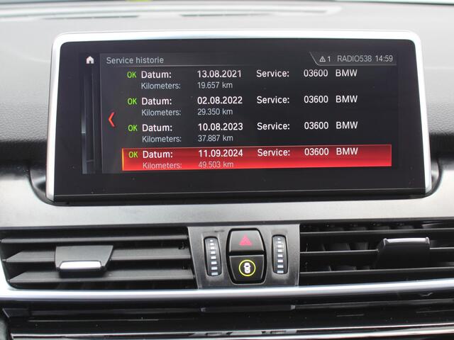 BMW 2-SERIE Active Tourer 220i High Executive Edition AUTOMAAT / Lederen Bekleding / Navigatie / Elektrisch Schuif-/Kanteldak / Elektrisch Bedienbare Achterklep / Head-Up Display /