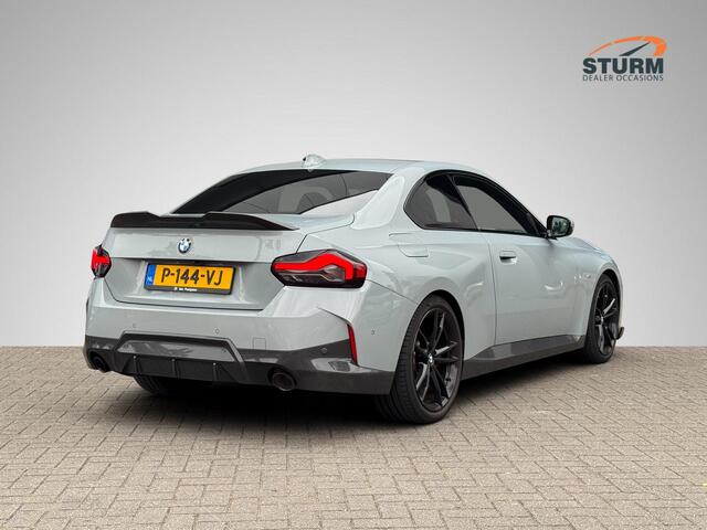 BMW 2-SERIE Coupé 220i High Executive M Sport Pro NL-Auto! | Carbon Pakket | Schuif-/Kanteldak | Stuur- + Stoelverwarming | M Sportstoelen | Apple Carplay/Android Auto | 19'' Velgen | Rijklaarprijs!