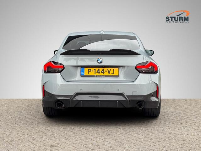 BMW 2-SERIE Coupé 220i High Executive M Sport Pro NL-Auto! | Carbon Pakket | Schuif-/Kanteldak | Stuur- + Stoelverwarming | M Sportstoelen | Apple Carplay/Android Auto | 19'' Velgen | Rijklaarprijs!