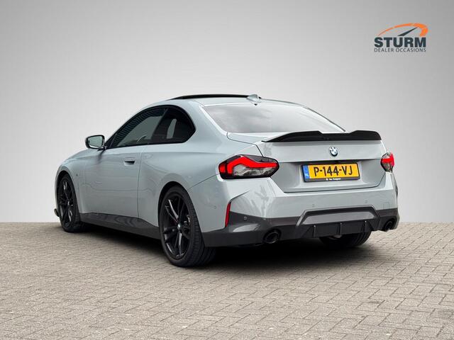 BMW 2-SERIE Coupé 220i High Executive M Sport Pro NL-Auto! | Carbon Pakket | Schuif-/Kanteldak | Stuur- + Stoelverwarming | M Sportstoelen | Apple Carplay/Android Auto | 19'' Velgen | Rijklaarprijs!