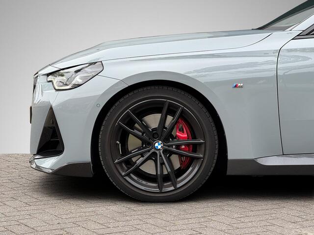 BMW 2-SERIE Coupé 220i High Executive M Sport Pro NL-Auto! | Carbon Pakket | Schuif-/Kanteldak | Stuur- + Stoelverwarming | M Sportstoelen | Apple Carplay/Android Auto | 19'' Velgen | Rijklaarprijs!