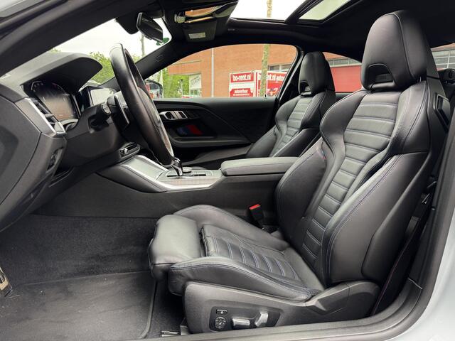 BMW 2-SERIE Coupé 220i High Executive M Sport Pro NL-Auto! | Carbon Pakket | Schuif-/Kanteldak | Stuur- + Stoelverwarming | M Sportstoelen | Apple Carplay/Android Auto | 19'' Velgen | Rijklaarprijs!
