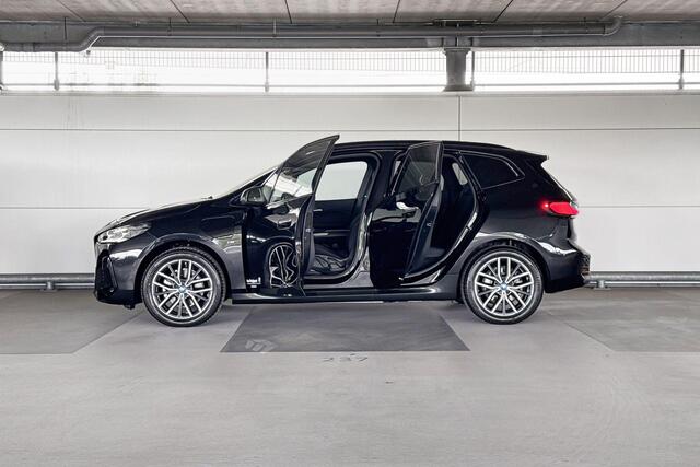 BMW 2-SERIE Active Tourer 225e xDrive | Stuurwielrand verwarmd | Glazen panoramadak