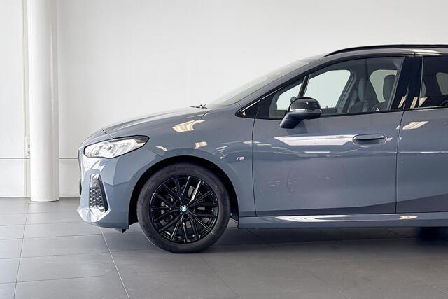 BMW 2-SERIE Active Tourer 218i | M Sport | Stoelverwarming | Glazen Panoramadak | Head-Up Display | Harman Kardon |