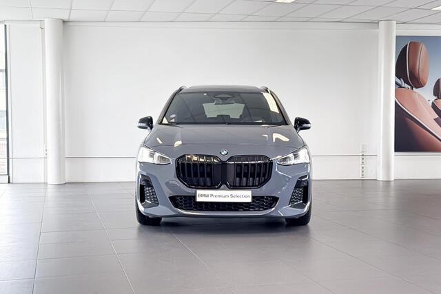 BMW 2-SERIE Active Tourer 218i | M Sport | Stoelverwarming | Glazen Panoramadak | Head-Up Display | Harman Kardon |