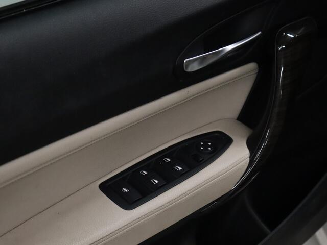 BMW 2-SERIE Cabrio 220i High Executive [CAMERA, VOL LEDER, STOELVERWARMING, PDC V+A, BLUETOOTH, CRUISE, CLIMATE, NIEUWSTAAT]