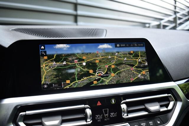 BMW 2-SERIE Coupé 220i High Executive M Sport | Schuif-/Kanteldak | 19'' Velgen | Elektrisch vers. Stoelen + Memory | Camera | CarPlay |