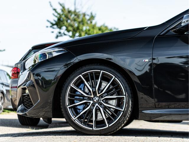 BMW 2-SERIE Gran Coupé 218i High Executive M-Sport ORG NL PANO HUD HIFI SHADOW 19 INCH SCHAALSTOEL M PERF REMMEN