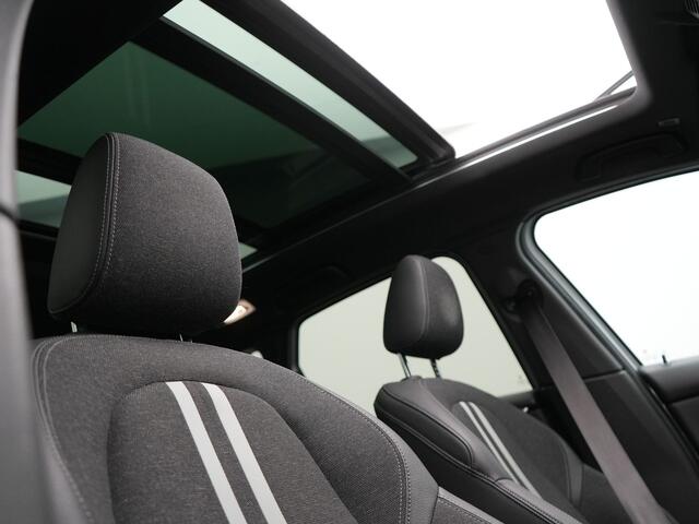 BMW 2-SERIE Active Tourer 225xe iPerformance Sportline Plug In Hybrid 225pk PHEV | Panodak | Sportstoelen Memory | Camera | Stoelverwarming | Navi Full Map | Keyless | LED |