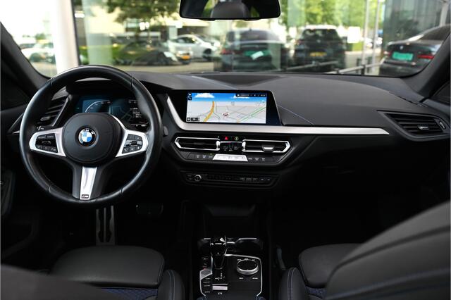 BMW 2-SERIE Gran Coupé 218i M Sport Automaat / Panoramadak / Achteruitrijcamera / Sportstoelen / M Sportonderstel / LED / Parking Assistant / Live Cockpit Professional