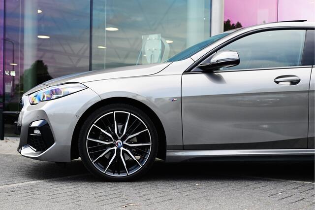 BMW 2-SERIE Gran Coupé 218i M Sport Automaat / Panoramadak / Achteruitrijcamera / Sportstoelen / M Sportonderstel / LED / Parking Assistant / Live Cockpit Professional