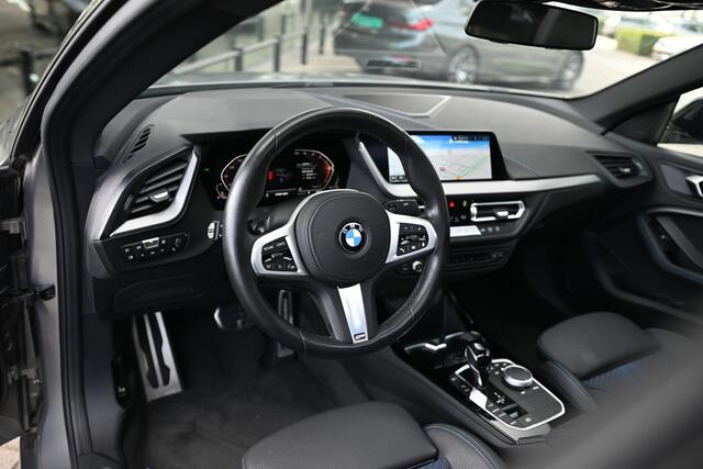 BMW 2-SERIE Gran Coupé 218i M Sport Automaat / Panoramadak / Achteruitrijcamera / Sportstoelen / M Sportonderstel / LED / Parking Assistant / Live Cockpit Professional