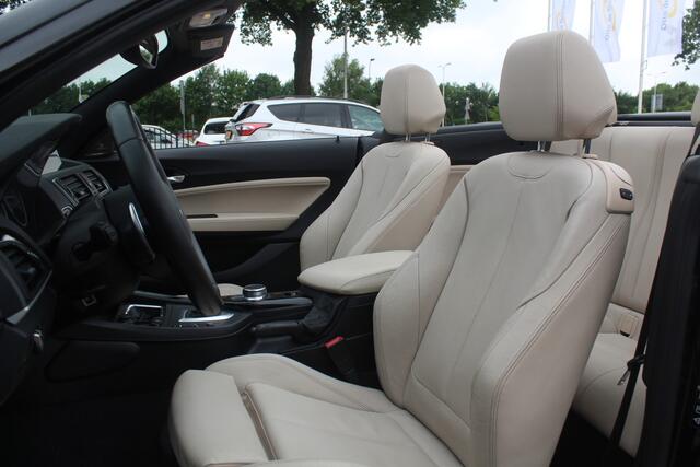 BMW 2-SERIE Cabrio M240i xDrive High Exe. M Sport / Camera / Leder / Harman Kardon / 18'' / Keyless / Navigatie / Stuurverwarming / DAB / Windscherm / Stoelverwarming / Cruise Control