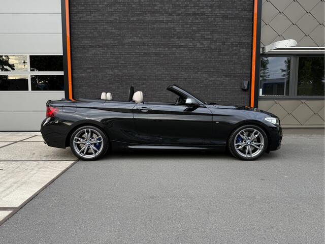 BMW 2-SERIE Cabrio M235i High Exe. Aut-8. l Harman/Kardon l Camera l DAB l Keyless