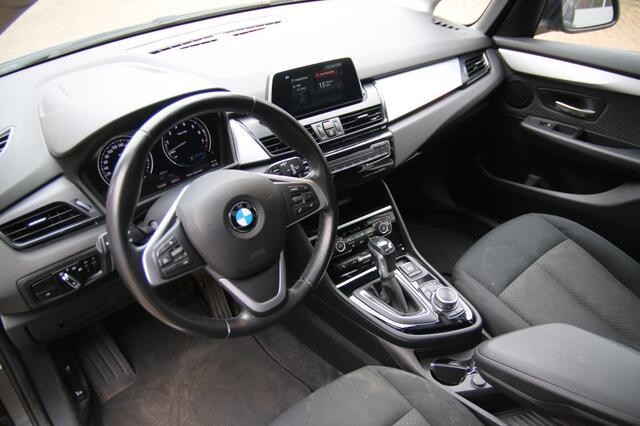 BMW 2-SERIE 225xe iP Executive | Led | Parkeer sensoren v/a | Navi |