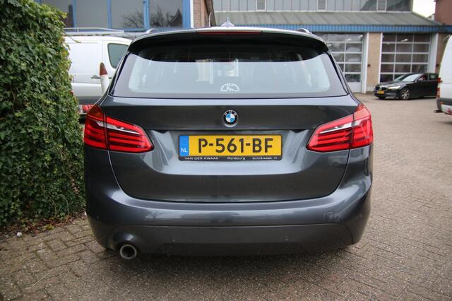 BMW 2-SERIE 225xe iP Executive | Led | Parkeer sensoren v/a | Navi |