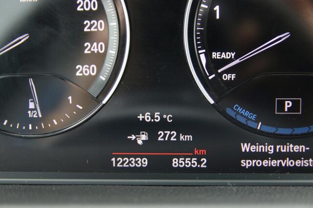 BMW 2-SERIE 225xe iP Executive | Led | Parkeer sensoren v/a | Navi |