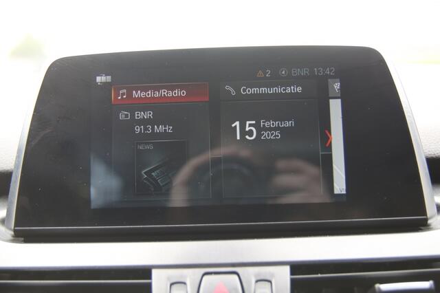 BMW 2-SERIE 225xe iP Executive | Led | Parkeer sensoren v/a | Navi |