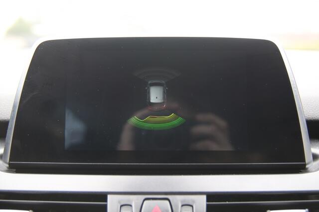 BMW 2-SERIE 225xe iP Executive | Led | Parkeer sensoren v/a | Navi |