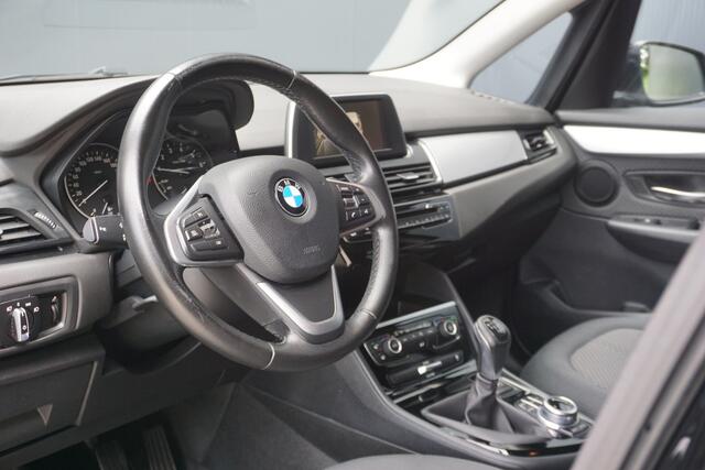 BMW 2-SERIE Active Tourer 216i Centennial Executive | Origineel NL | Cruise Control | Navigatie | Airco | PDC |