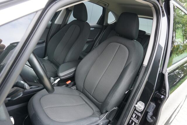 BMW 2-SERIE Active Tourer 216i Centennial Executive | Origineel NL | Cruise Control | Navigatie | Airco | PDC |