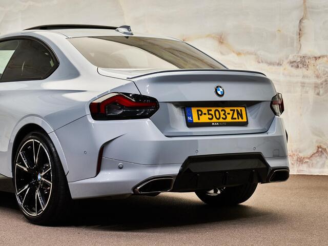 BMW 2-SERIE Coupé M240i xDrive, M Stoelen, 19", tr.haak, schuifdak, H/K, HUD, memory, privacy