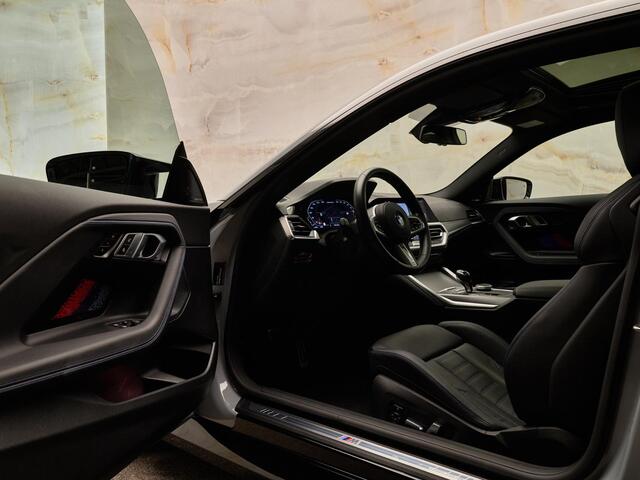 BMW 2-SERIE Coupé M240i xDrive, M Stoelen, 19", tr.haak, schuifdak, H/K, HUD, memory, privacy