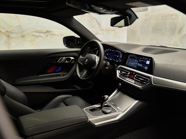 BMW 2-SERIE Coupé M240i xDrive, M Stoelen, 19", tr.haak, schuifdak, H/K, HUD, memory, privacy