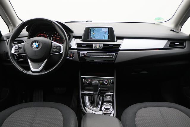 BMW 2-SERIE Active Tourer 218i Essential Climate, Panoramadak, Stoelverwarming, Bluetooth, Navigatie, Trekhaak, 16''