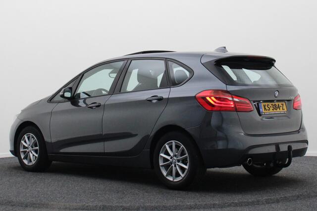 BMW 2-SERIE Active Tourer 218i Essential Climate, Panoramadak, Stoelverwarming, Bluetooth, Navigatie, Trekhaak, 16''