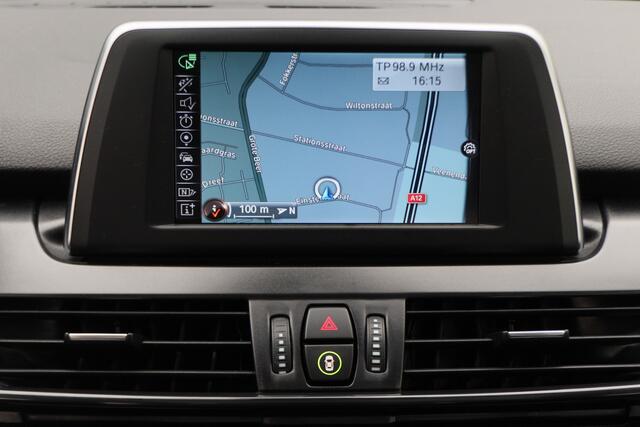 BMW 2-SERIE Active Tourer 218i Essential Climate, Panoramadak, Stoelverwarming, Bluetooth, Navigatie, Trekhaak, 16''