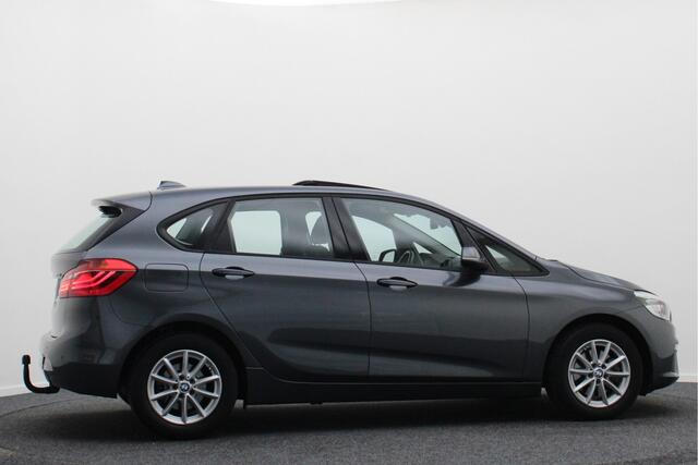 BMW 2-SERIE Active Tourer 218i Essential Climate, Panoramadak, Stoelverwarming, Bluetooth, Navigatie, Trekhaak, 16''