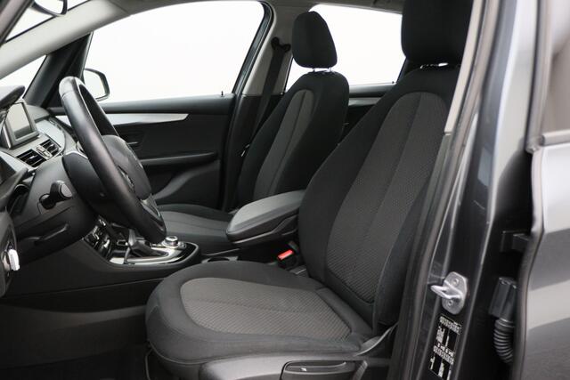 BMW 2-SERIE Active Tourer 218i Essential Climate, Panoramadak, Stoelverwarming, Bluetooth, Navigatie, Trekhaak, 16''