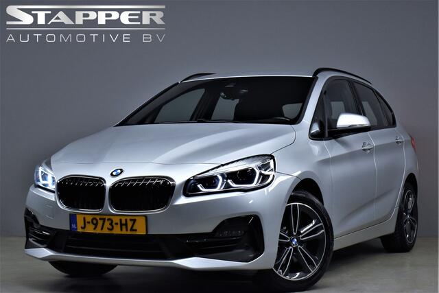 BMW 2-SERIE Active Tourer 218i 141pk Automaat Sport Line Org.NL Navi/Camera/Head-up/Sportstoelen/H.Leer/Trekhaak