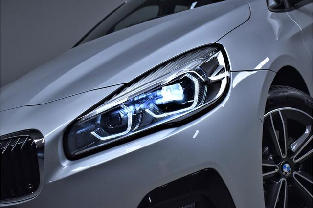 BMW 2-SERIE Active Tourer 218i 141pk Automaat Sport Line Org.NL Navi/Camera/Head-up/Sportstoelen/H.Leer/Trekhaak