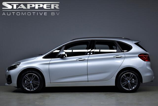 BMW 2-SERIE Active Tourer 218i 141pk Automaat Sport Line Org.NL Navi/Camera/Head-up/Sportstoelen/H.Leer/Trekhaak