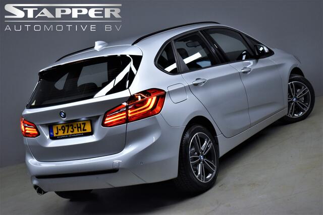 BMW 2-SERIE Active Tourer 218i 141pk Automaat Sport Line Org.NL Navi/Camera/Head-up/Sportstoelen/H.Leer/Trekhaak