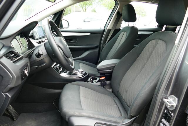 BMW 2-SERIE Active Tourer 218i. Navi, Clima, Cruise, StoelVerw, Led, 16"LMV, Haak 1300kg