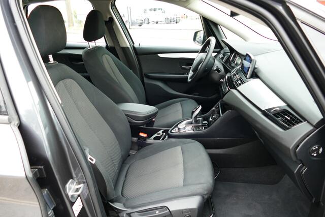 BMW 2-SERIE Active Tourer 218i. Navi, Clima, Cruise, StoelVerw, Led, 16"LMV, Haak 1300kg