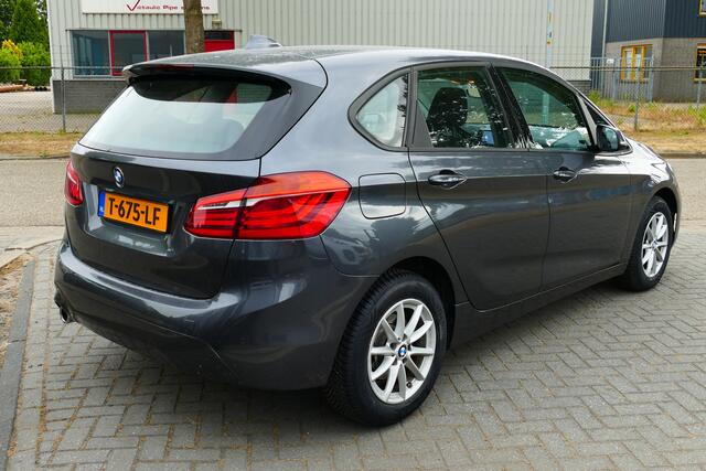 BMW 2-SERIE Active Tourer 218i. Navi, Clima, Cruise, StoelVerw, Led, 16"LMV, Haak 1300kg