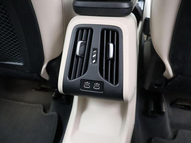 BMW 2-SERIE Active Tourer 218i | Stoelverwarming | Stuurwielverwarming | Automaat | Lederen bekleding |