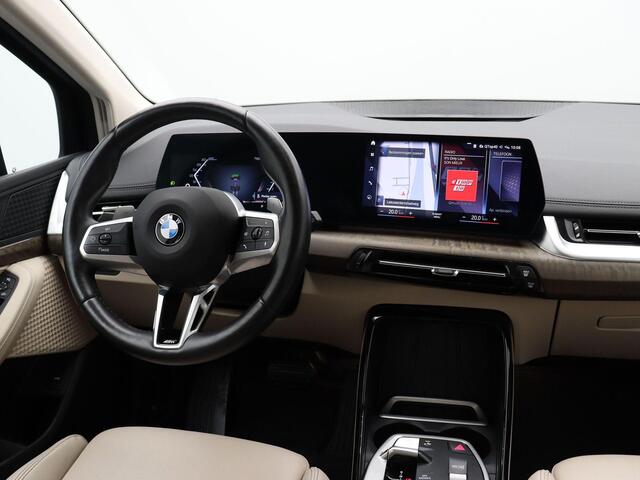 BMW 2-SERIE Active Tourer 218i | Stoelverwarming | Stuurwielverwarming | Automaat | Lederen bekleding |