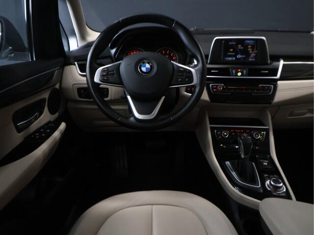 BMW 2-SERIE Active Tourer 218i Luxury [CAMERA, NAVIGATIE, ELEK ACHTERKLEP, VOL LEDER, CRUISE CONTROL, CLIMATE CONTROL, PARKEERSENSOR, NIEUWSTAAT]