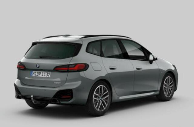 BMW 2-SERIE Active Tourer 220i M Sport - Trekhaak - Panoramadak - Premium Pack - Stoelverstelling achterbank - Driving Assistant - Elektrisch verwarmde voorstoelen - Getinte Ruiten - Stuurwielrand verwarmd -