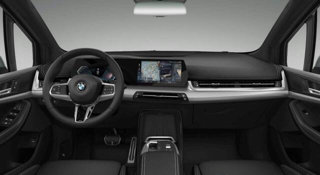 BMW 2-SERIE Active Tourer 220i M Sport - Trekhaak - Panoramadak - Premium Pack - Stoelverstelling achterbank - Driving Assistant - Elektrisch verwarmde voorstoelen - Getinte Ruiten - Stuurwielrand verwarmd -